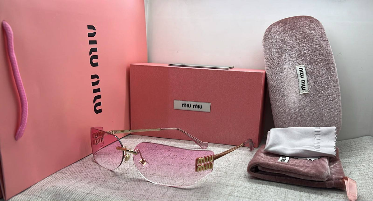Miu miu

90 dhs🇦🇪🇦🇪

Zain182
♥️♥️♥️