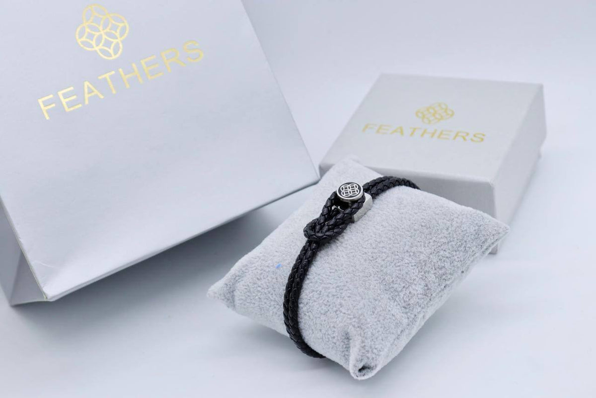 Feather Bracelet
60 dhs🇦🇪🇦🇪🇦🇪

With Box And Paper Bag

Zain33
♥️♥️♥️