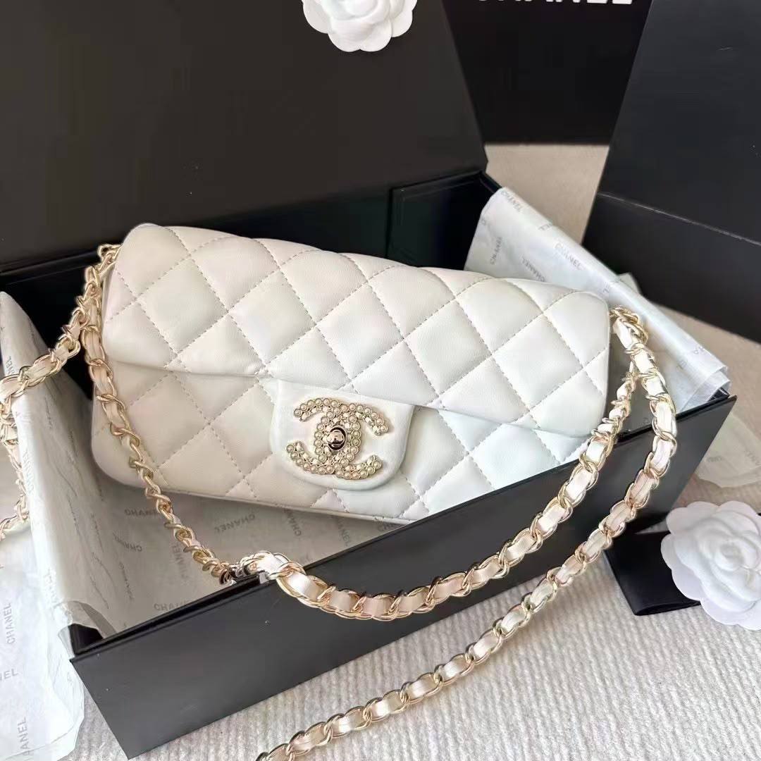 Chanel
140 dhs🇦🇪🇦🇪

Zain35
♥️♥️♥️
