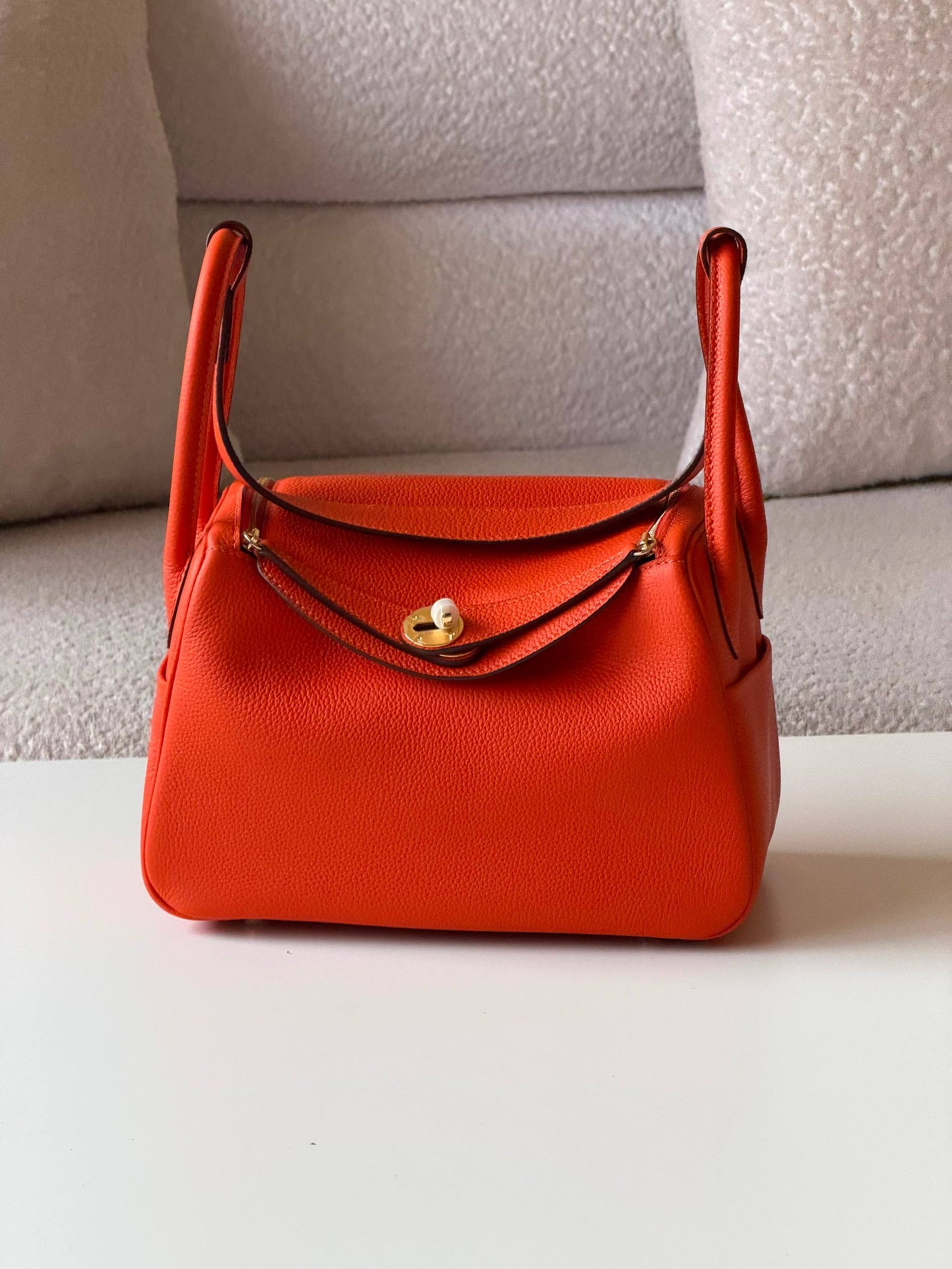 Hermes Lindy 26cm💕master quality😍with box❤️
390 dhs🇦🇪🇦🇪

Zain52
♥️♥️♥️