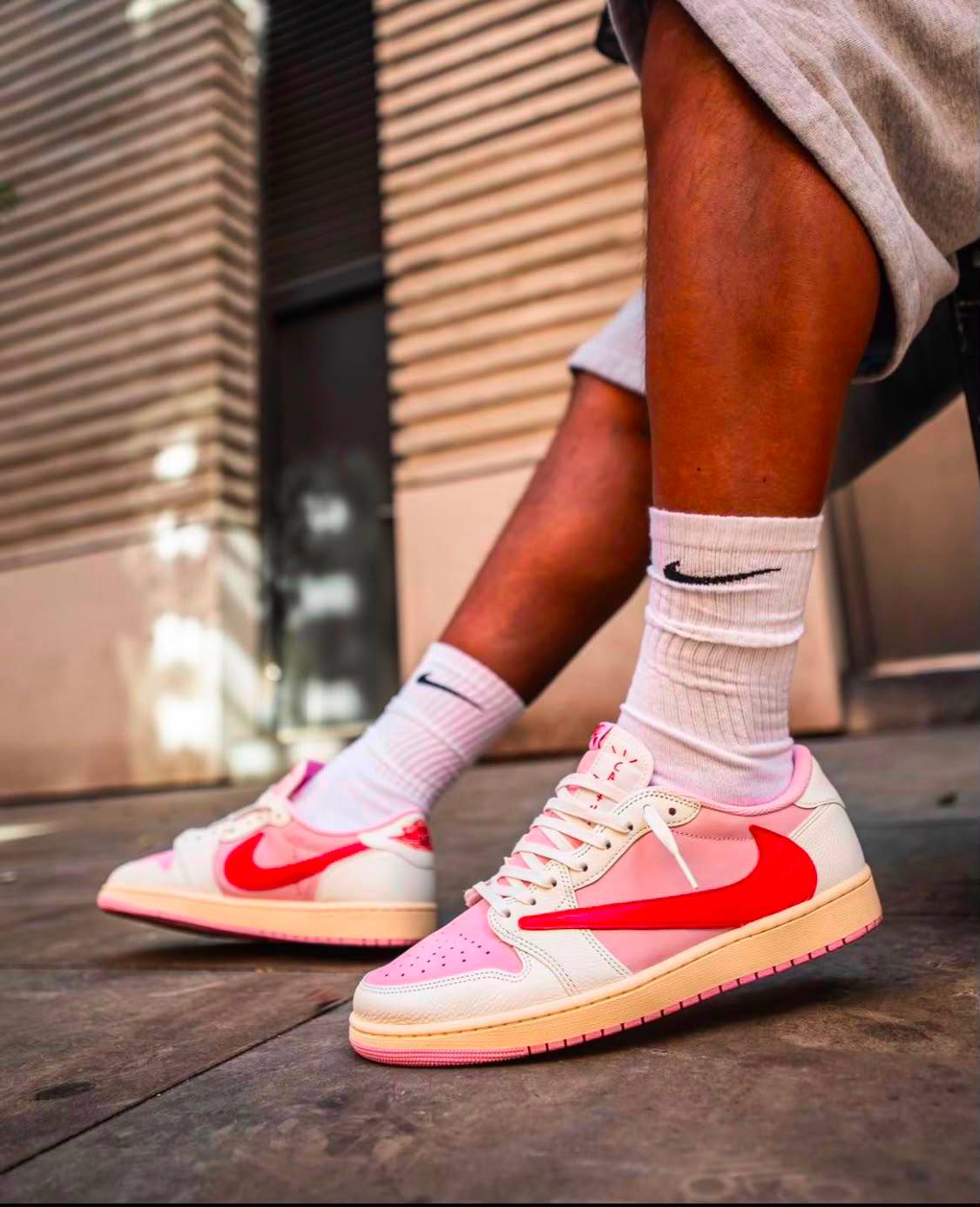 Air jordan 1 low X Travis Scott , 
Size 36 to 46 , 
240 dhs✅

Zain196
♥️♥️♥️