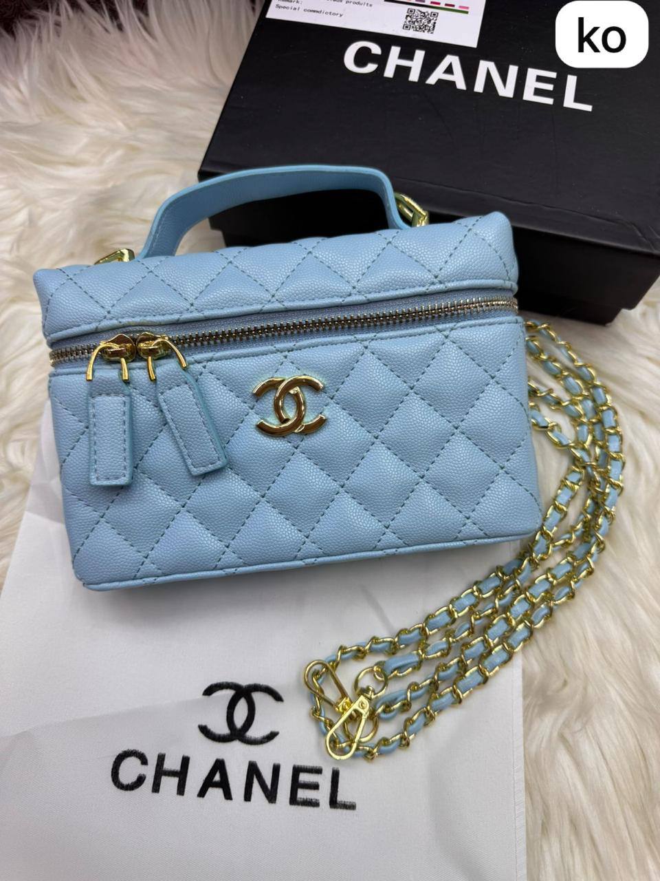 Chanel LP 

Size :  19 * 13  cm

80 dhs🪙💕

with box 🎁

Zain115
♥️♥️♥️