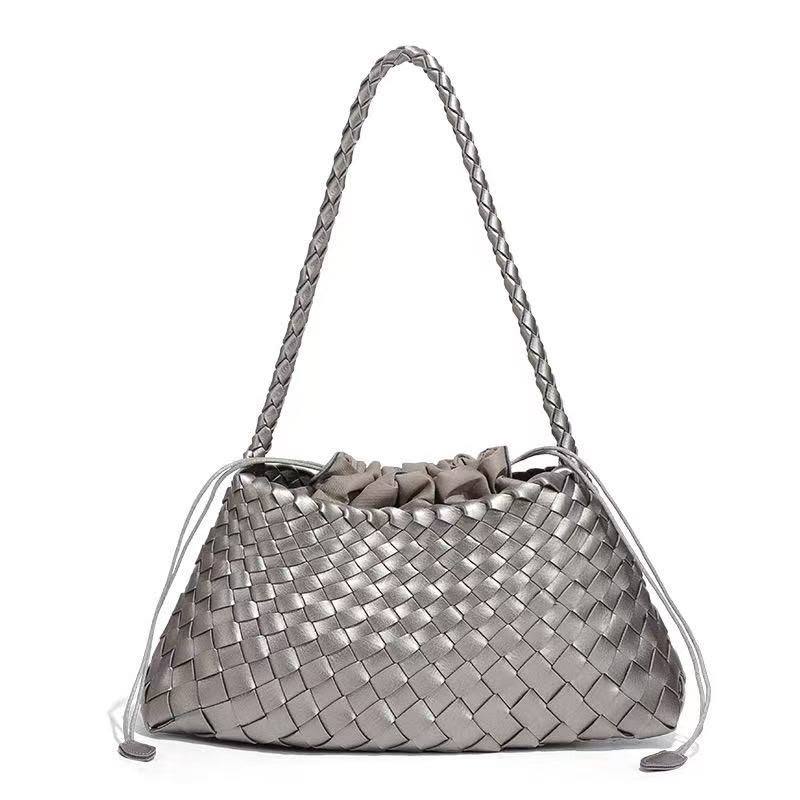 BOTTEGA VENETA 
120 dhs🇦🇪🇦🇪
34cm

Zain161
♥️♥️♥️