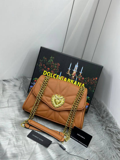 D&G 

90 dhs💓

with box
🎁🎁🎁

Zain90
♥️♥️♥️