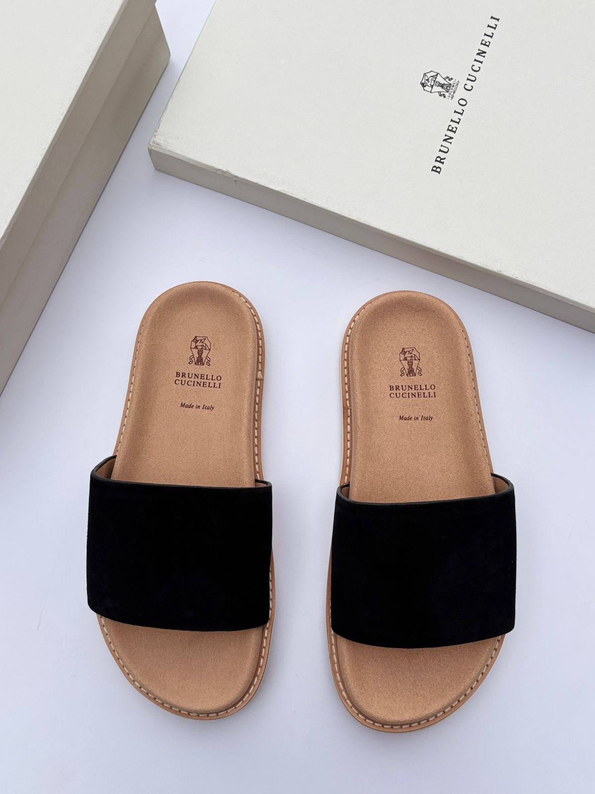 Brunello cucinelli 
130 dhs🪙🌨️
Size 40-45

Zain54
♥️♥️♥️