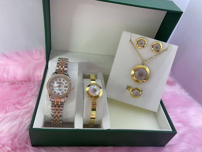 Watches boxes
Chanel
Dior
Gucci
LV

With box 
90 dhs🇦🇪🇦🇪

Zain45 
♥️♥️♥️
