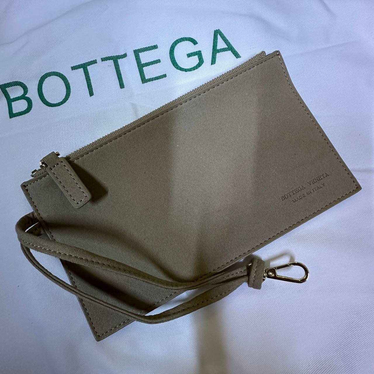 BOTTEGA
 MASTER COPY 
340 dhs✅
leather 

Zain295
♥️♥️♥️