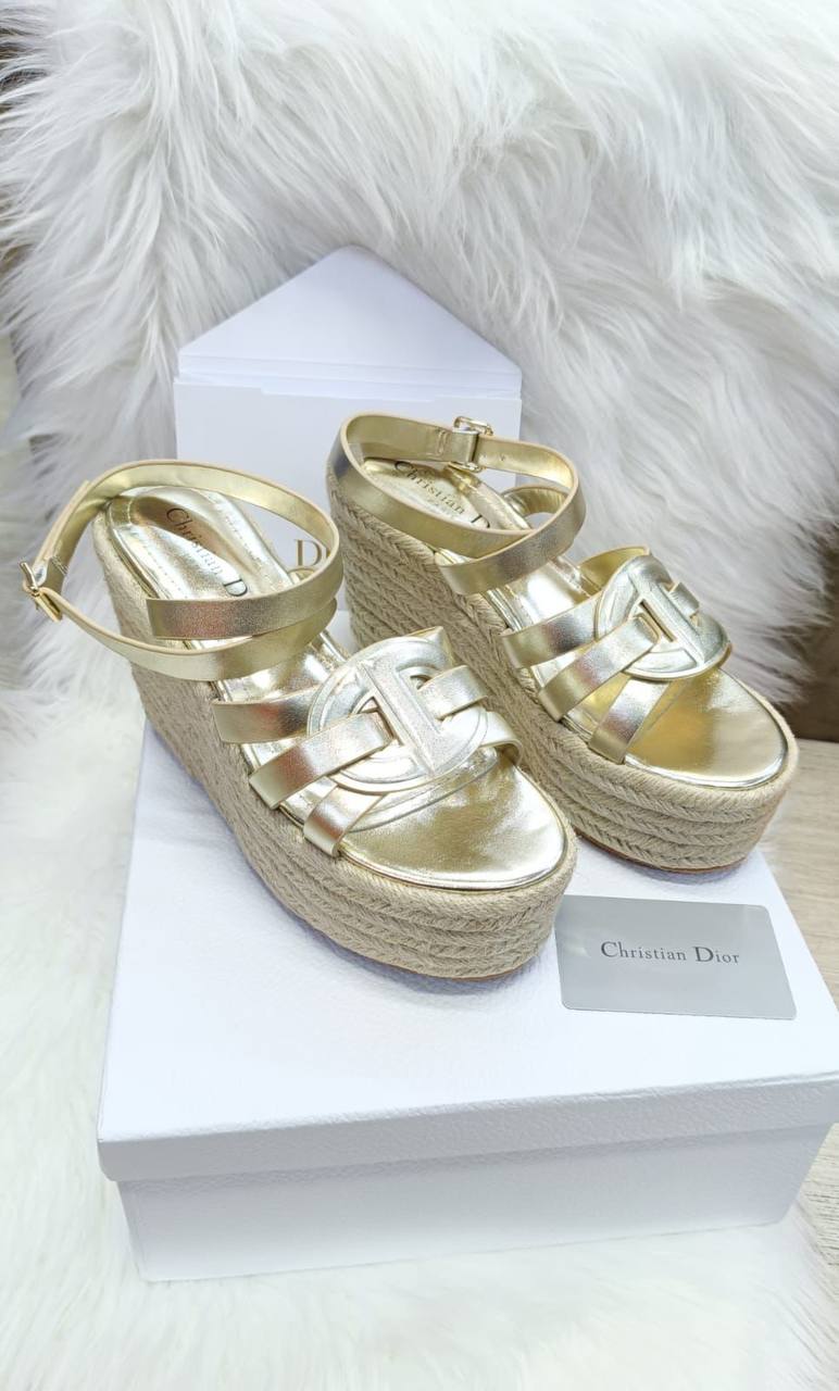 Dior
High quality😍
Size ……36--41🥳
360 dhs✅

Zain119
♥️♥️♥️