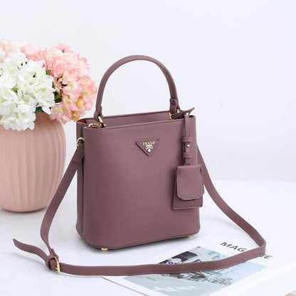 PRADA NEW CAME GOOD QUALITY 
110 dhs🇦🇪🇦🇪

Zain295
♥️♥️♥️