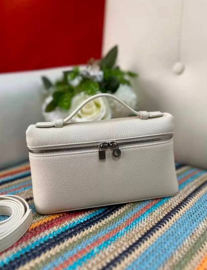 Loro Piana
90 dhs🇦🇪🇦🇪
size：19cm
Good-quality 

with box

Zain35
♥️♥️♥️