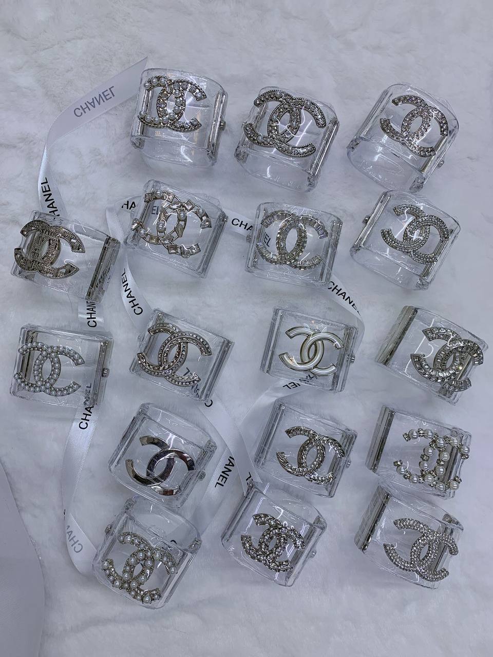 CHANEL BANGLE
MASTER ✨💫
120 DHS👑
WITH BOX AND PAPER BAG🎁🛍️

Zain89
♥️♥️♥️