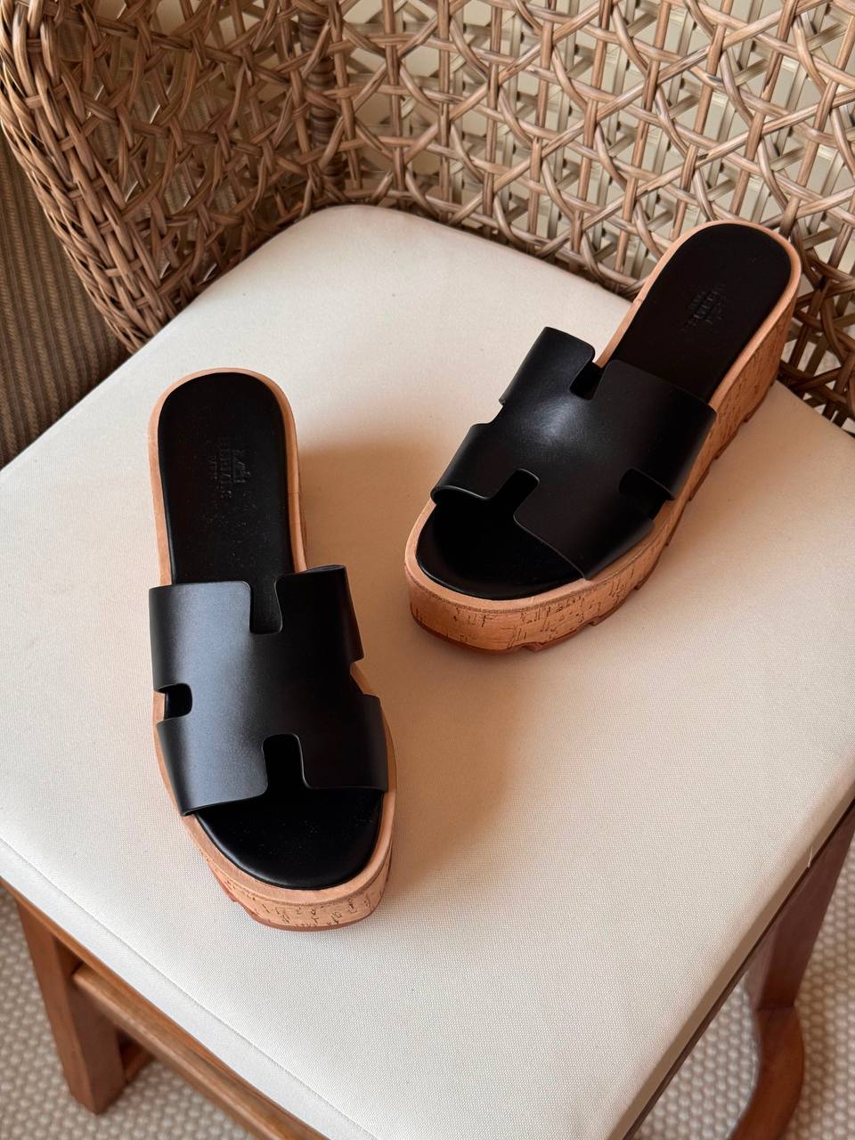 HERMES 
✨ Collection
👠 36–41
💎 Premium Quality
🔥 Super Master
450 dhs🇦🇪🇦🇪

Zain198
♥️♥️♥️