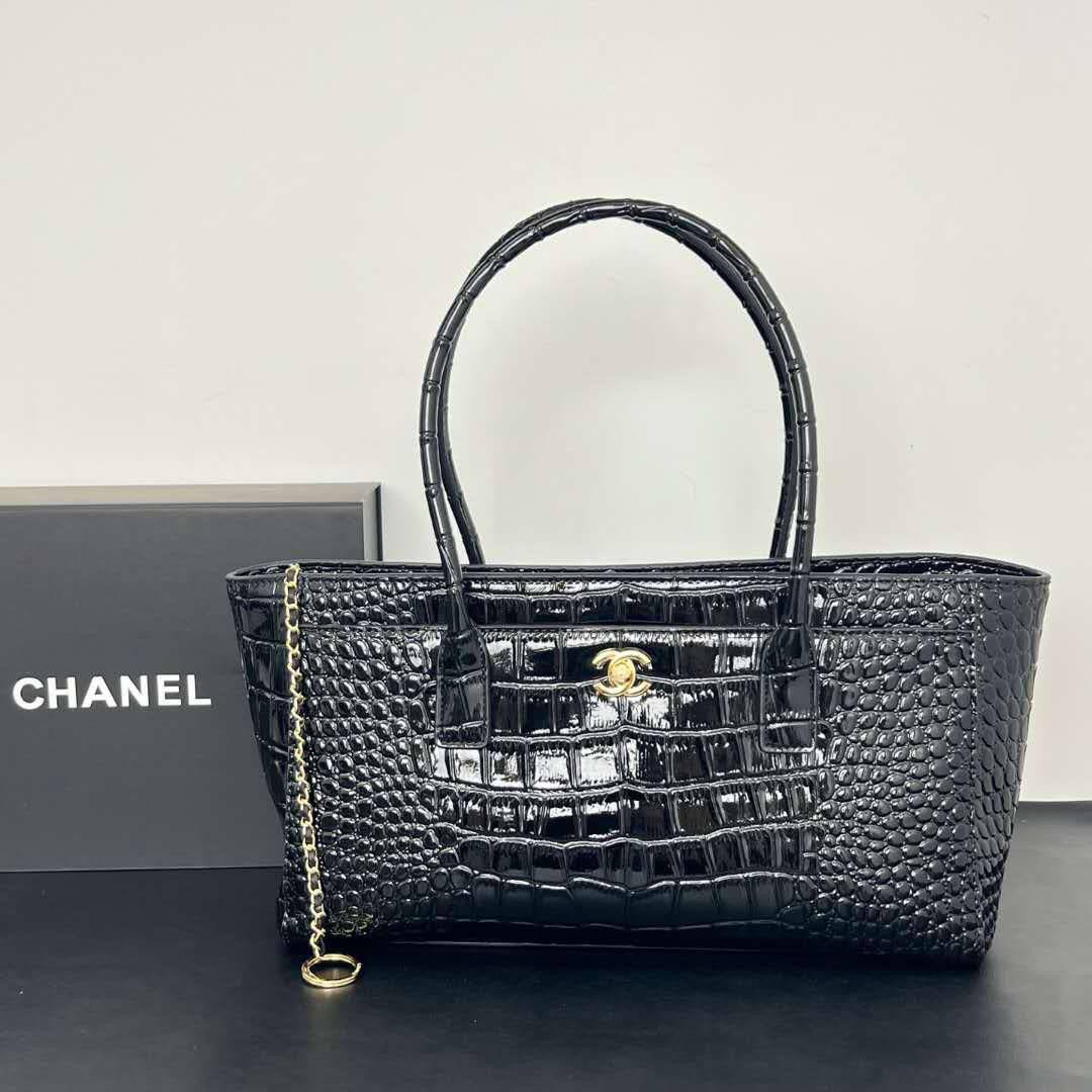 Chanel
Master❣️❣️
330 dhs✅

Zain297
♥️♥️♥️