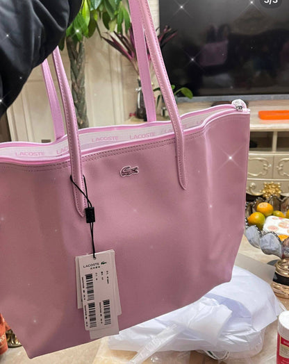 Lacoste
New crocodile-shaped bag, good quality.
Size 45* 28 cm 
50 dhs🪙🌨️

Zain12
♥️♥️♥️