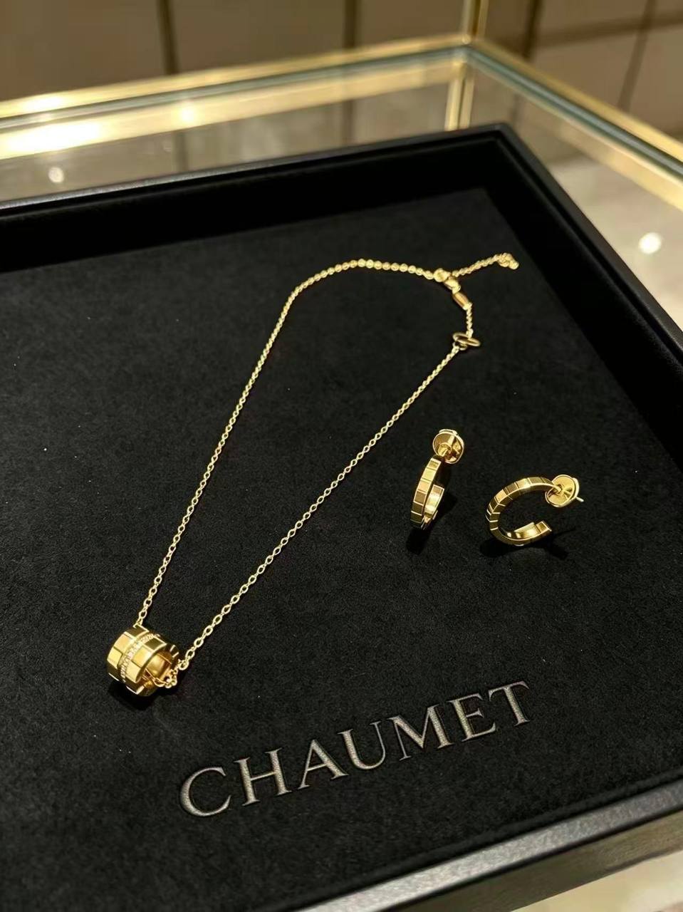 CHAUMET SET
NECKLACE EARRINGS
WITH BOX AND PAPER BAG🎁🛍️
130 DHS🇦🇪🇦🇪

Zain89
♥️♥️♥️