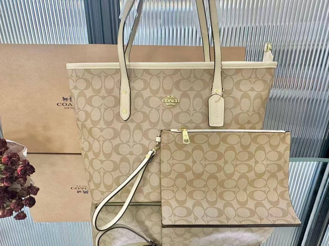COACH
Size     42cm
95 dhs🪙🌺

Withbox  
🎁🎁🎁

high quality

Zain04
♥️♥️♥️