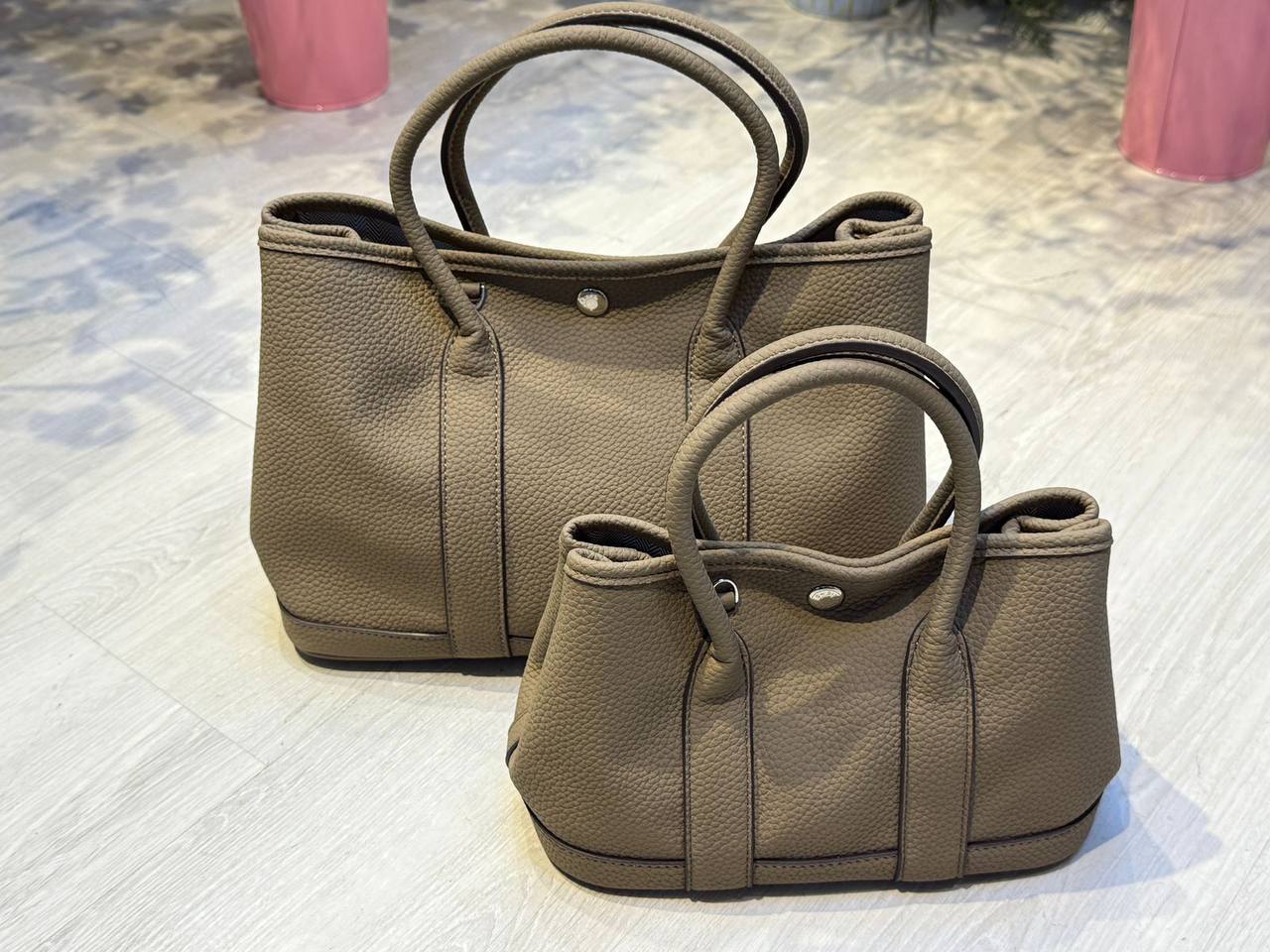 Hermes

25cm  95 dhs✅
30cm  100 dhs✅

Zain44
♥️♥️♥️