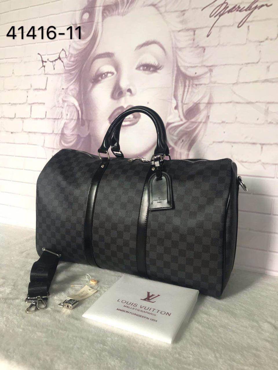 TLV Travel Bags

good quality

120 dhs✅
150 dhs✅

Zain137
♥️♥️♥️