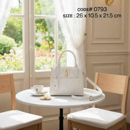 LV
ᴄɪᴛʏ sᴛᴇᴀᴍᴇʀ PM
ᴏsᴛʀɪᴄʜ ʟᴇᴀᴛʜᴇʀ ᴍᴀᴛᴇʀɪᴀʟ
ɢᴏʟᴅ ʜᴀʀᴅᴡᴀʀᴇ
ᴡɪᴛʜ ʟᴏɴɢ ʙᴇʟᴛ sᴛʀᴀᴘ
ᴀɴᴅ ᴛᴡɪʟʟʏ 🎗️🎗️🎗️
sɪᴢᴇ : 26 cm

75 dhs🪙🌨️

Zain31
♥️♥️♥️