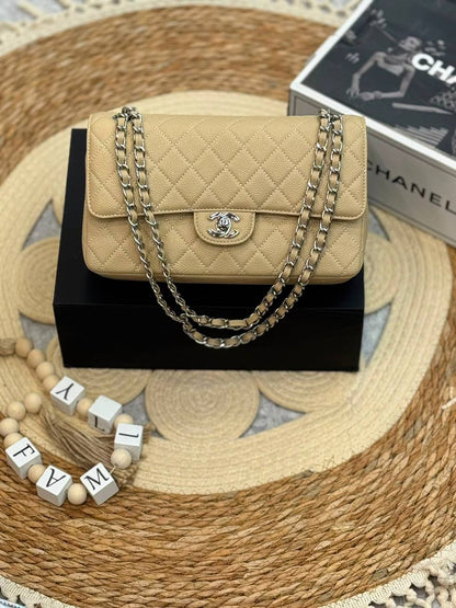 Chanel 
Master❣️❣️
25Cm With Box 💼
Caviar Silver Hardware 
250 dhs🇦🇪🇦🇪

Zain131
♥️♥️♥️