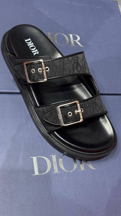 Dior Slipper
Size 40-45⚡️
120 dhs💓

Zain183
♥️♥️♥️