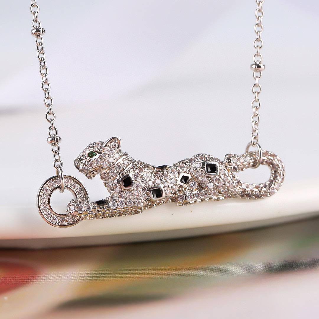 cartier🦋*
Necklace ❤️‍🔥
Earring❣️
Master quality 💯

With normal boxes 📦 
85 dhs🪙💚

With master box 🗃️ 
130 dhs🪙💚

Zain216
♥️♥️♥️