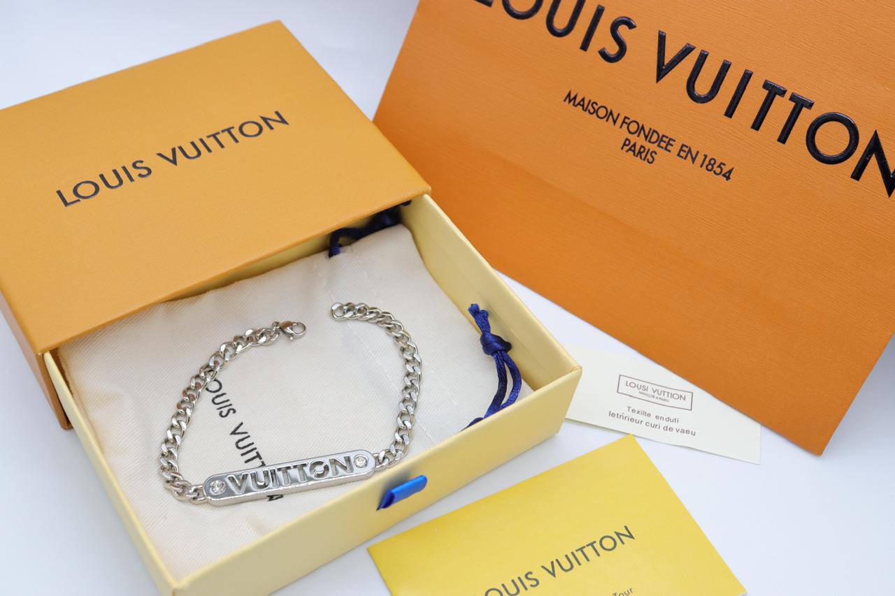 LV 
Master Bracelet 

90 dhs🪙🌨️

Zain32
♥️♥️♥️