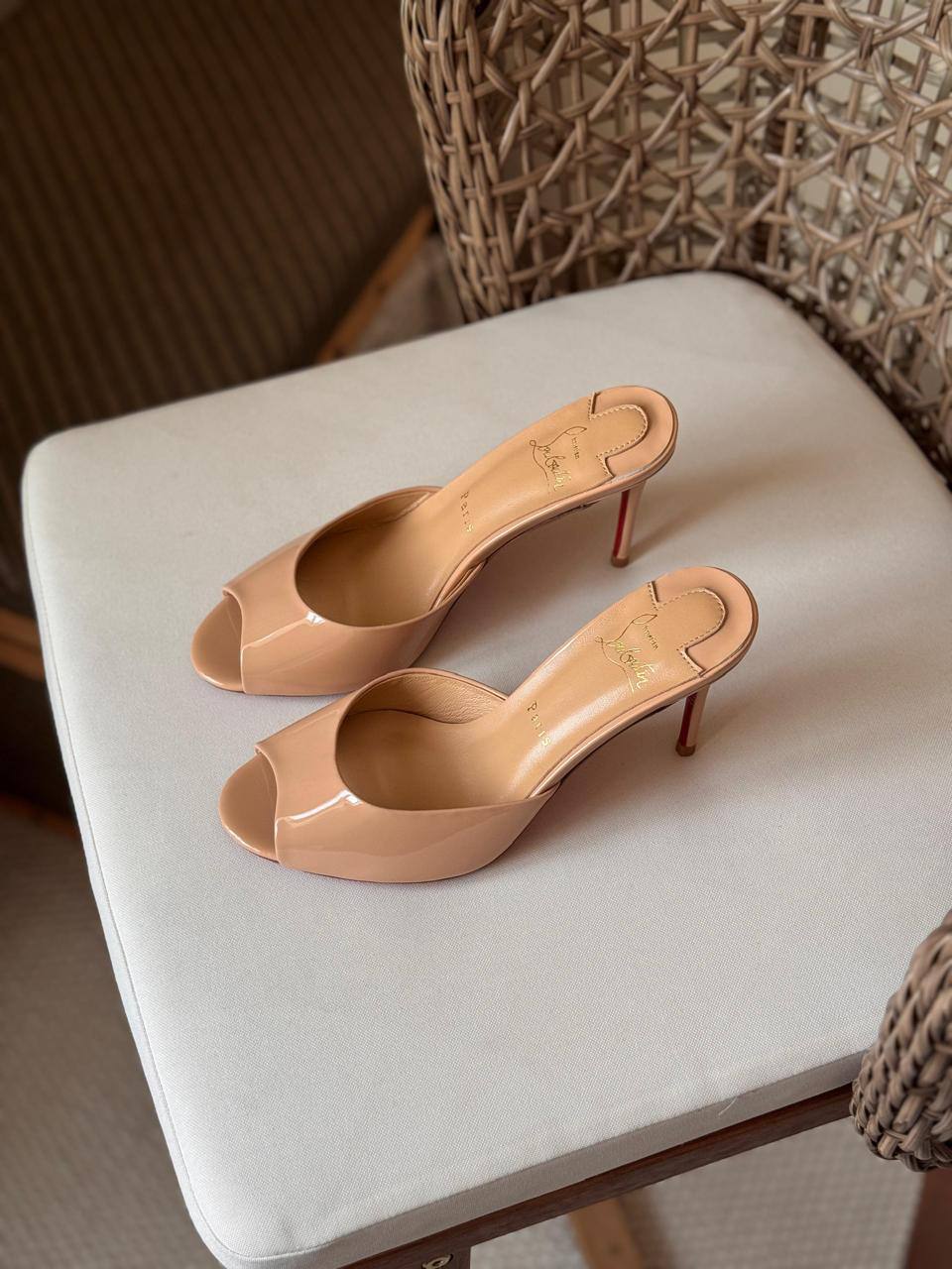 CHRISTIAN LOUBOUTIN
Size: 36 to 41
Super master quality ❤️‍🔥
450 dhs💓

Zain198
♥️♥️♥️