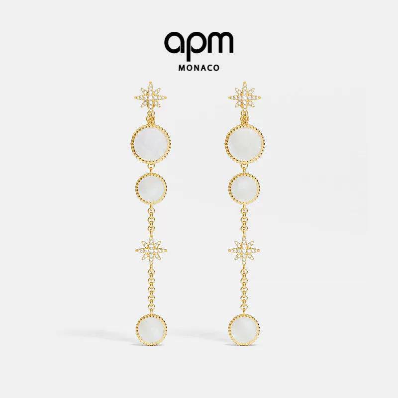 Apm SET ❤️‍🔥*
Necklace 🍁
Earring🔥
Bracelet 🌸
With normal boxes 📦 
200 dhs🪙🌨️
With master box 🗃️ 
220 dhs🪙🌨️

Zain216
♥️♥️♥️