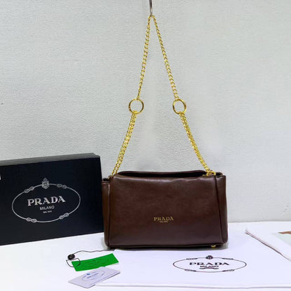 Prada

with box🎁🎁🎁

115 dhs✅

Zain44
♥️♥️♥️