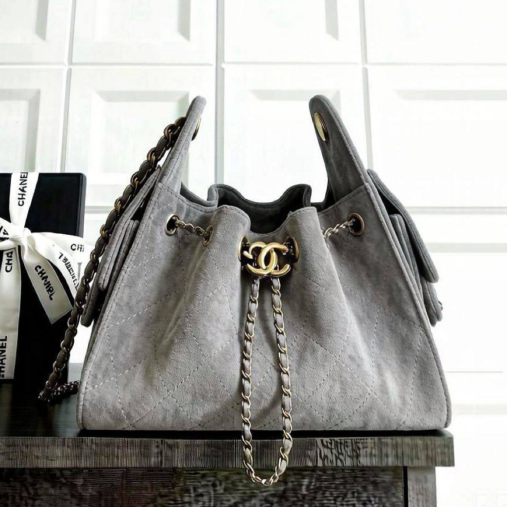 CHANEL 
HIGH QUALITY 
120 dhs✅
SIZE : 28cm

Zain39
♥️♥️♥️