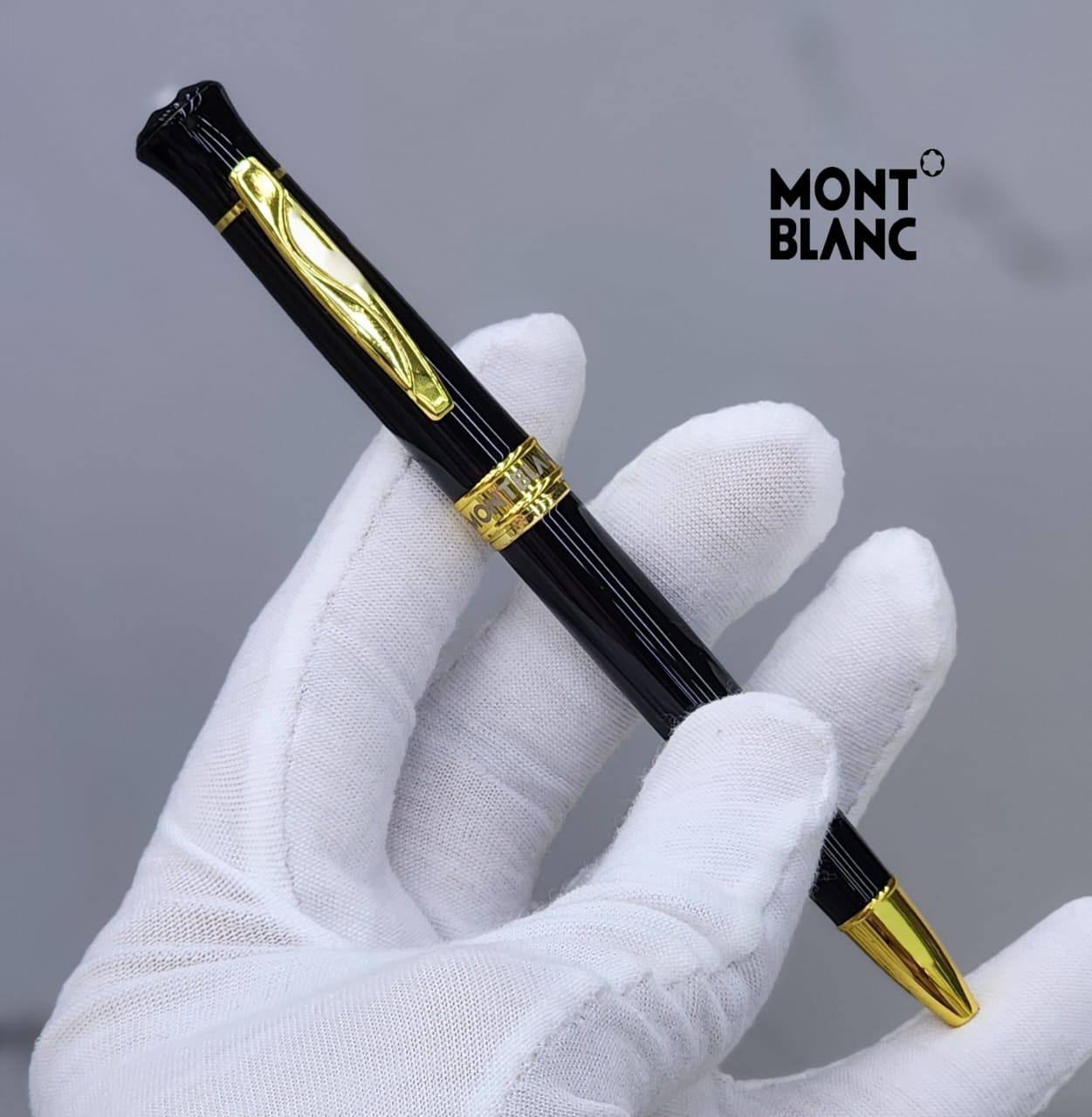 Mont Blanc pen good  
quality 

with box 
🎁🎁🎁

60 dhs🪙🌨️

Zain59
♥️♥️♥️