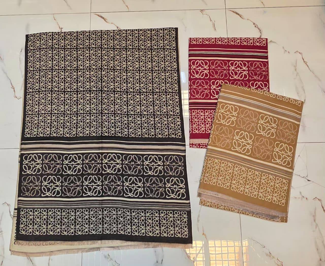 Scarf
40 dhs✅

Zain232
♥️♥️♥️
