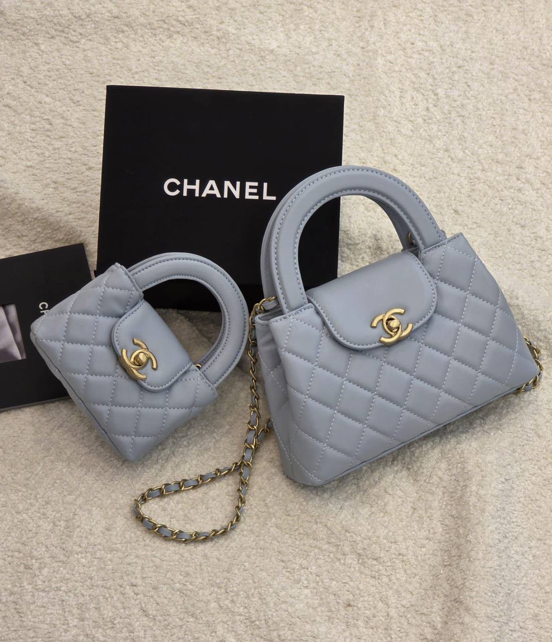 Chanel

 20Cm 
230 dhs🌺

 12Cm
170 dhs🌺

     WITH BOX
🎁🎁🎁

Zain131
♥️♥️♥️