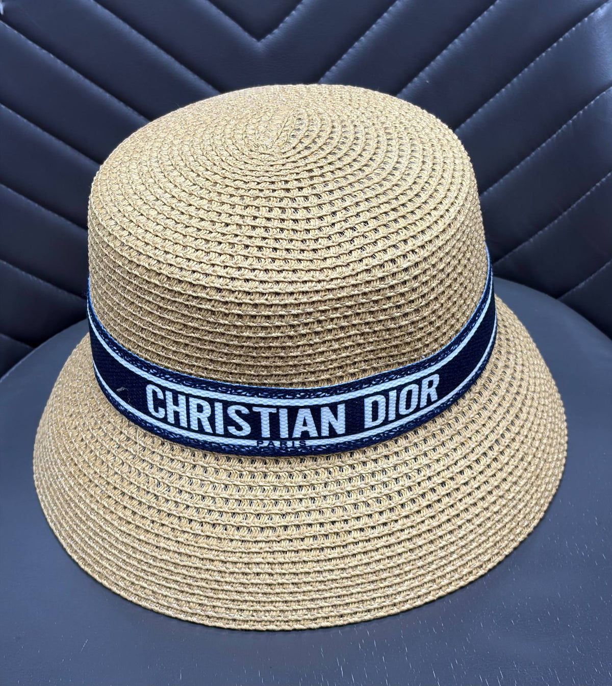 DIOR NEW HATS

240 dhs🇦🇪🇦🇪

Zain328
♥️♥️♥️