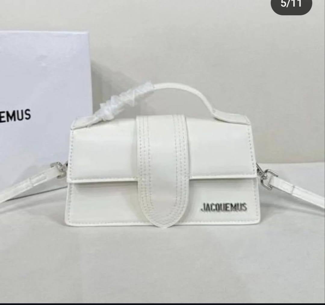 Jacquemus

110 dhs🪙🌨️

Zain143
♥️♥️♥️