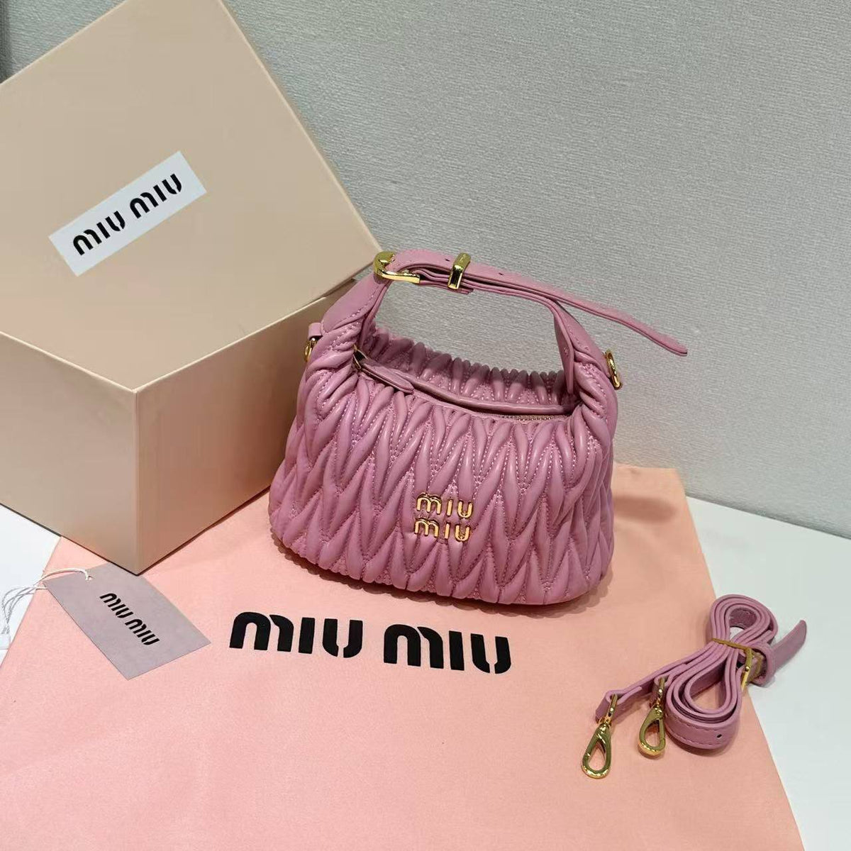 Miu Miu

Mixed shape

Withbox

95 dhs🇦🇪🇦🇪🇦🇪

Zain161
♥️♥️♥️