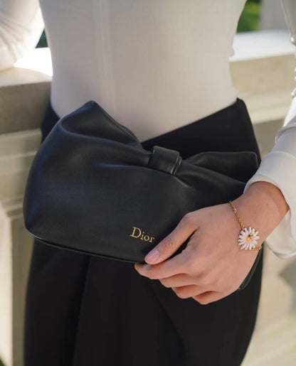 Dior
100 dhs✅
Best  quality
Size:28cm
with box

Zain74
♥️♥️♥️