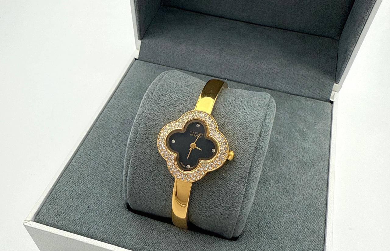 Van Cleef
60 dhs🪙🌨️

Zain45
♥️♥️♥️