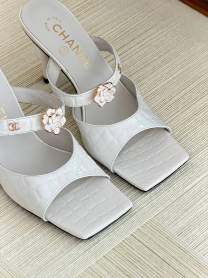 CHANEL
QUALITY:SUPER MASTER 😍💥
SIZE:36 TO 42😍🥰
450 dhs✅

Zain319
♥️♥️♥️