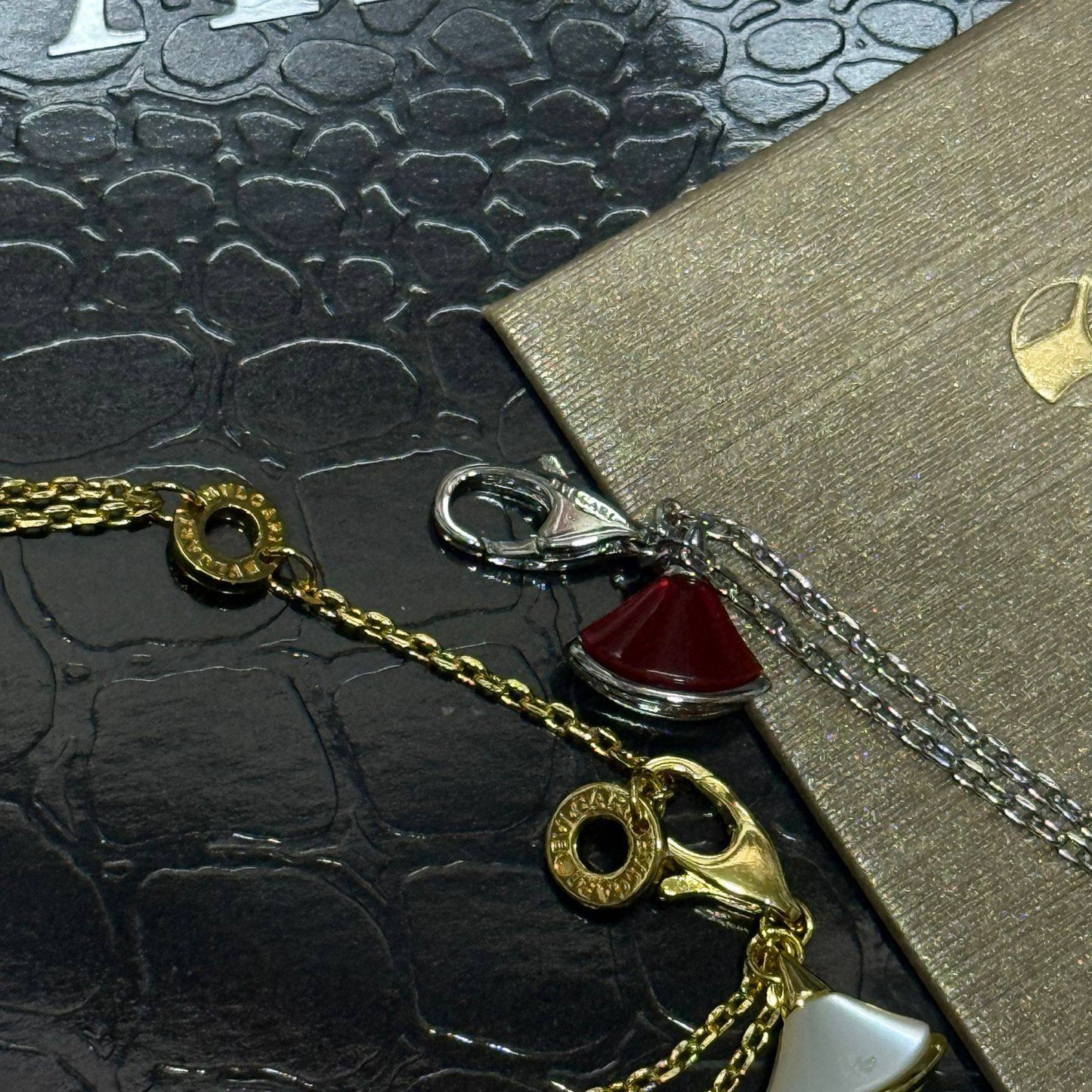 BVLGARI ❤️‍🔥*
Bracelet ❣️
Master quality 💯
With normal boxes 📦 
55 dhs🌺
With master box 🗃️ 
90 dhs🌺

Zain216
♥️♥️