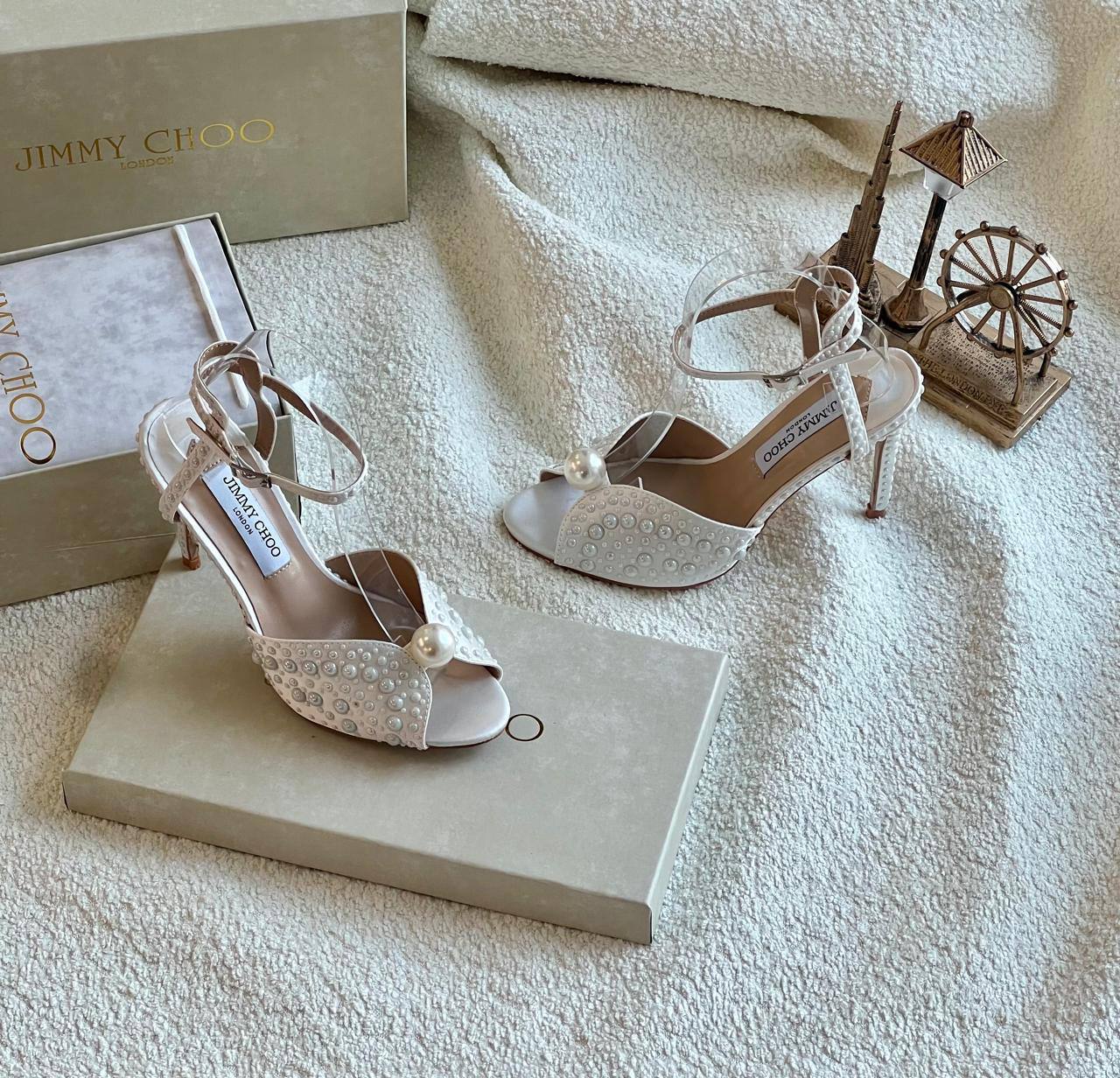 Jimmy Choo

Size. 36 to 41 

130 dhs🇦🇪🇦🇪

Zain80
♥️♥️♥️
