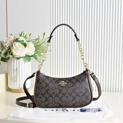 Coach
80 dhs✅
size 24×7×14cm

Zain42
♥️♥️♥️