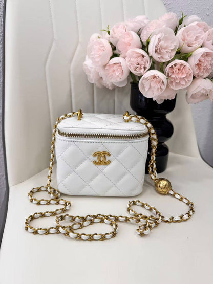 CHANEL

best quality 
with box

95 dhs🇦🇪🇦🇪🇦🇪
size12CM

Zain290
♥️♥️♥️