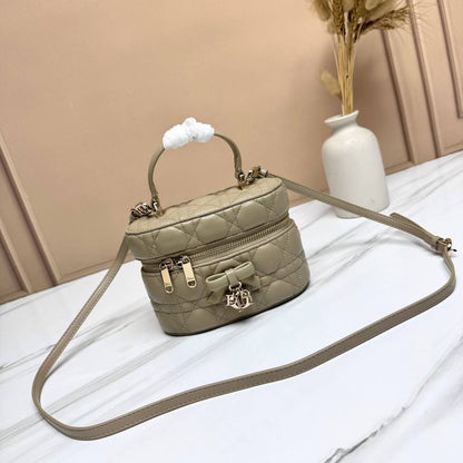 Dior

310 dhs🇦🇪🇦🇪🇦🇪

 Zain153
♥️♥️♥️