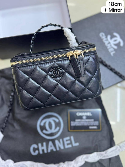 Chanel hot design

First quality +🎁

Size : 18  * 11 cm
95 dhs🇦🇪🇦🇪

 with box🎁

Zain115
♥️♥️♥️