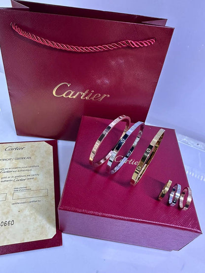 Cartier 🔥*
Bangle set🦋
3 bangle 🤯
3 Ring 💍 🤯
Bangle size 16,18,19,20
Ring size 6,7,8,9
Stainless steel 💯
Non tarnish 💯
With normal boxes 🗃️ 
And paper bag 🛍️
55 dhs🪙🌨️
With master box 📦 
95 dhs🪙🌨️

Zain216
♥️♥️♥️