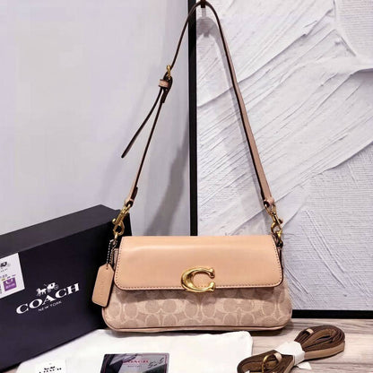 COACH 
 GOOD QUALITY
 WITH BOX 
90 dhs💓
Size:25cm

Zain39
♥️♥️♥️
