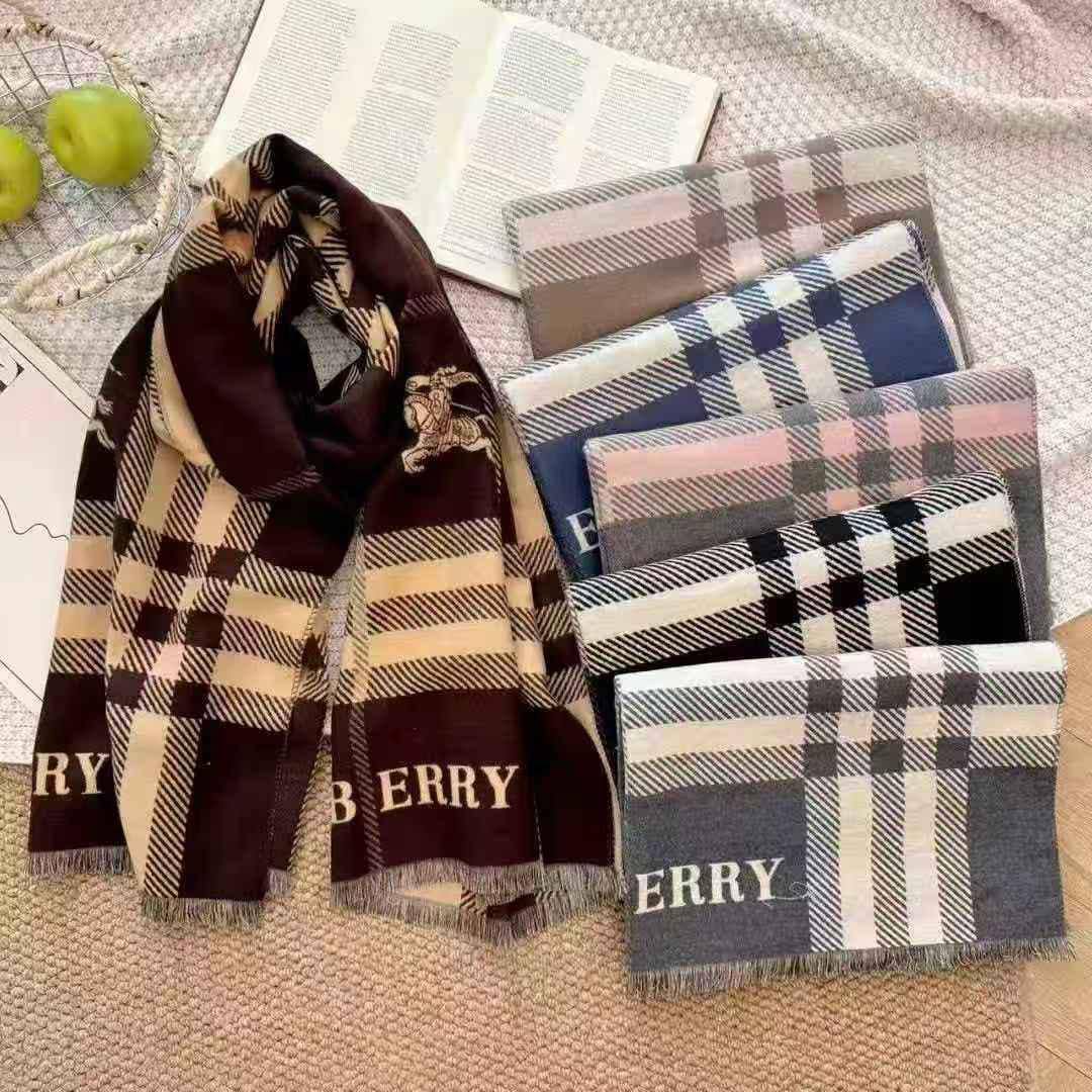 Scarf
Winter scarf cashmiri 
good quality
45 dhs❣️

Zain278
♥️♥️♥️