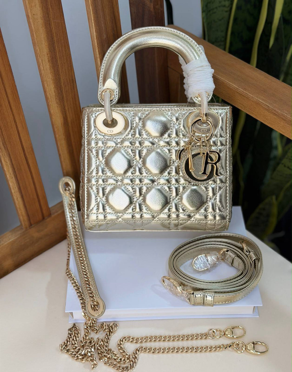 DIOR 
Super Master Quality 
Original Packing 
17cm

For Price 👇 WhatsApp✅
0568585901 
0507557372
0552275751 Owner Zain 👌

Zain321
♥️♥️♥️